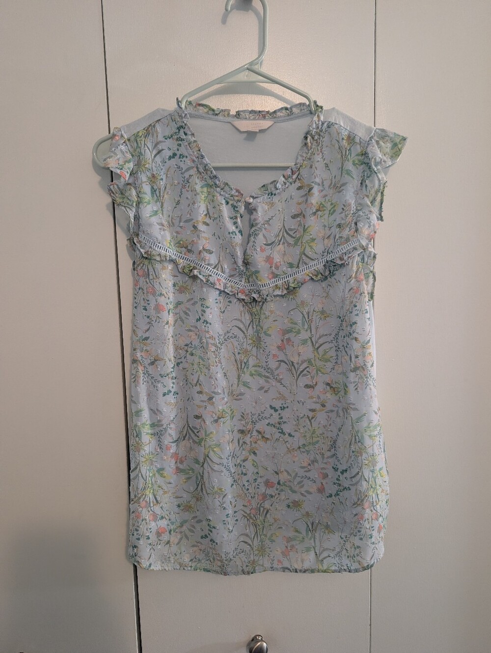 Lauren Conrad Light Blue Floral Ruffled Wildflower Floral Women's Sleeveless Top